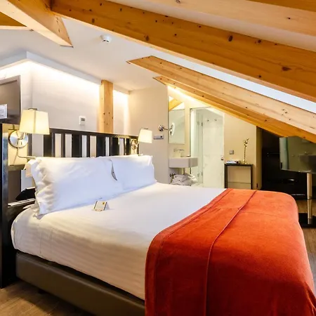 Hotel Santa Justa 4*